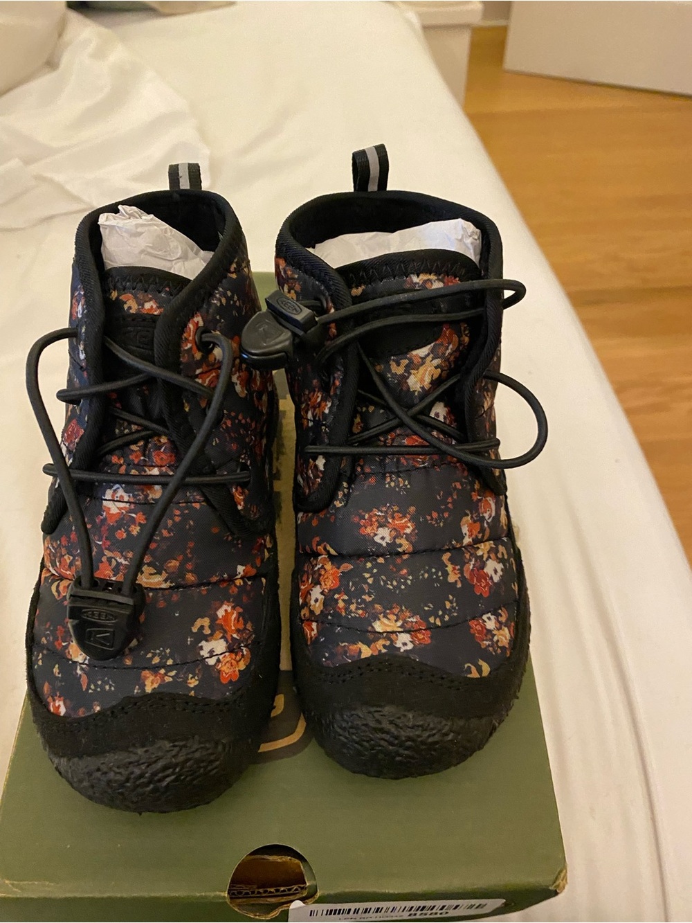 Keen girls waterproof boots. NWOT